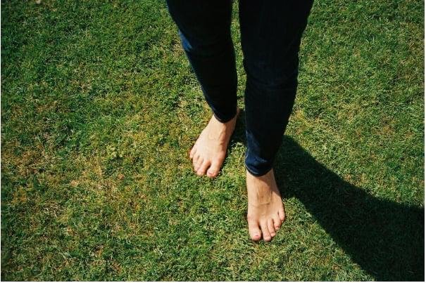 How to Practice Earthing Daily for Better Sleep and Less Stress