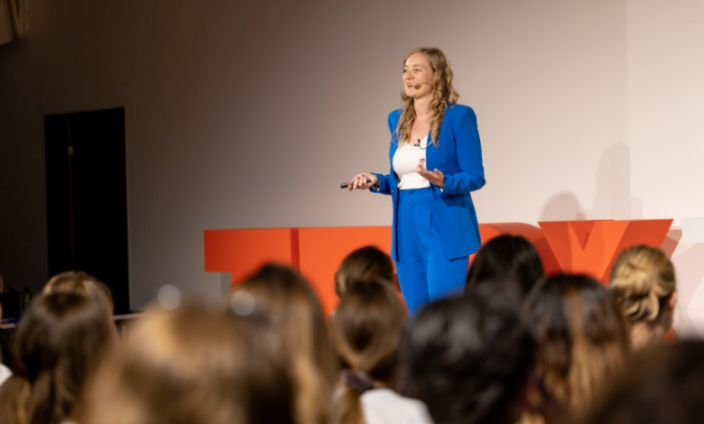 Key Traits That Every Keynote Motivational Speaker Should Possess